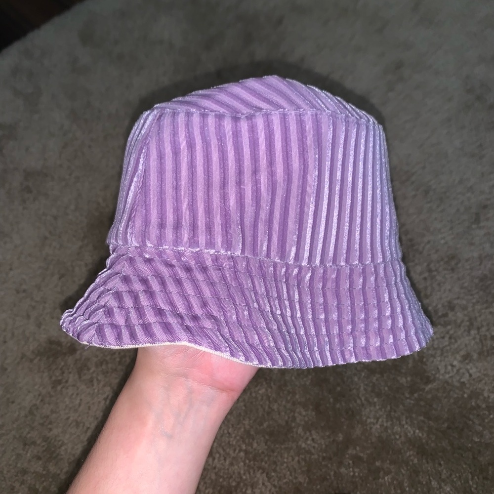 urban outfitters lavender bucket hat